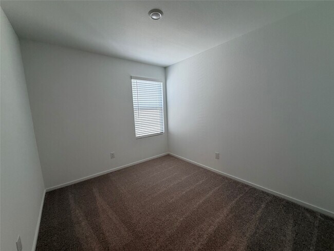 Building Photo - 922 Pertuso Ln