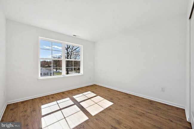 Building Photo - 724 Northwood Ave