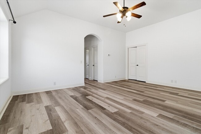 Building Photo - 2324 Lynbridge Dr