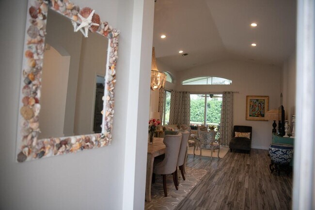 Building Photo - 9825 Mantova Dr