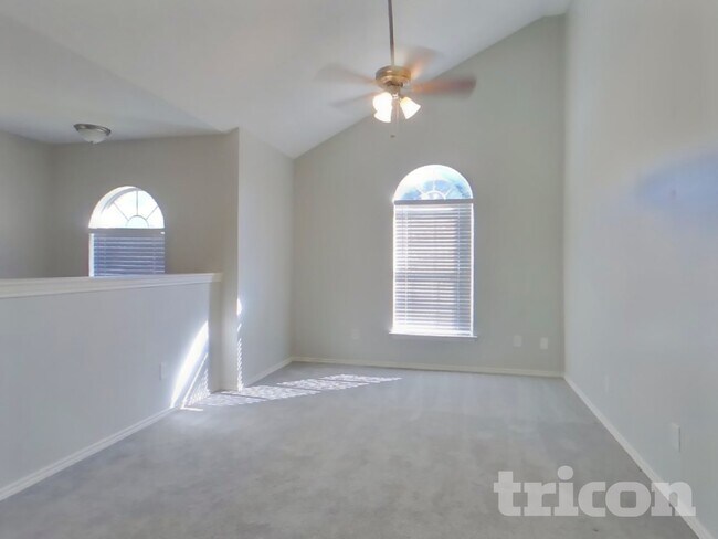 Building Photo - 2817 Laurel Hill Dr