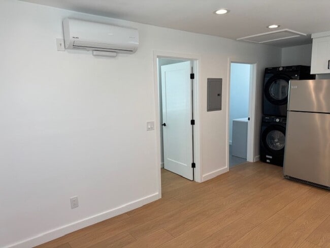 Building Photo - 5300 Glasgow Ct