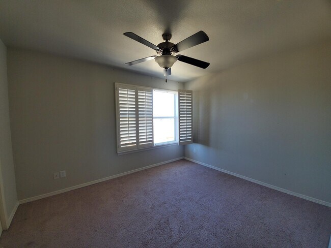 Building Photo - 10021 Railroad Dr