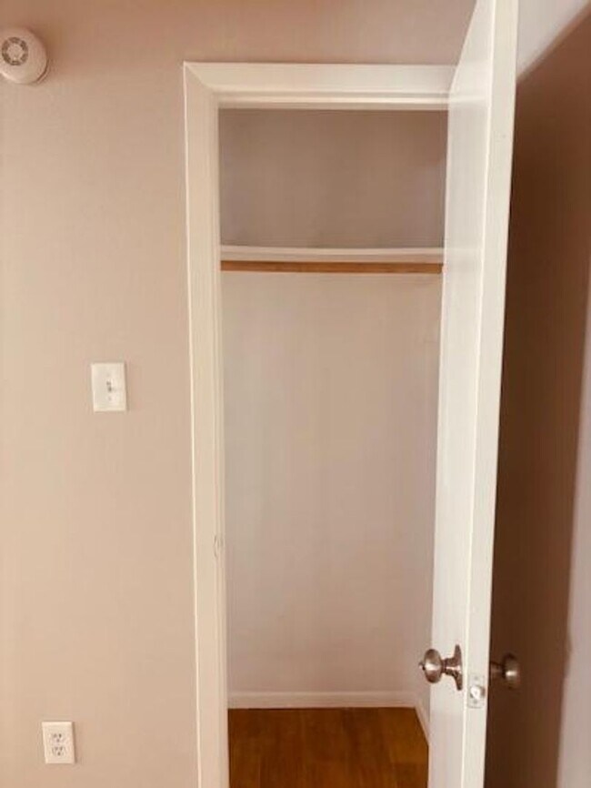 Building Photo - ASK ABOUT BACK TO SCHOOL MOVE IN SPECIAL!