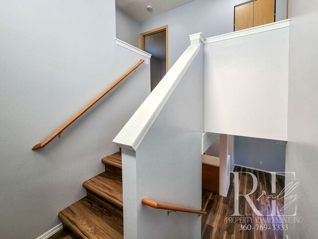 Building Photo - Inviting Poulsbo Home with Open Layout, Fe...