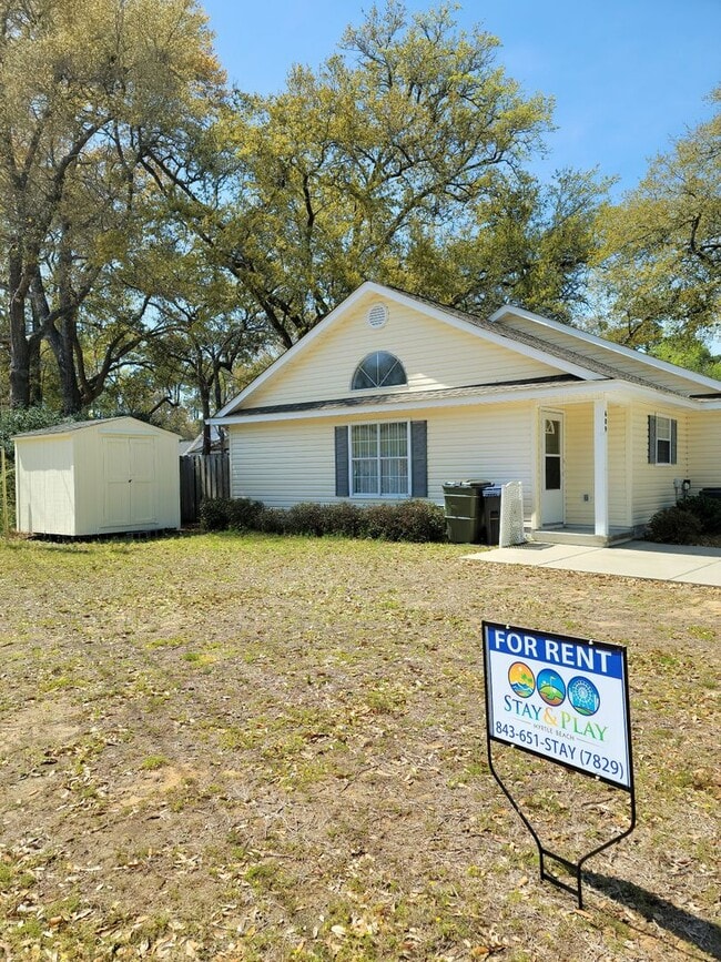 Building Photo - Beachside Living in Surfside – 3BR/2BA Cor...