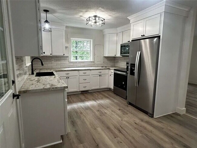 Building Photo - Remodeled 4 Bedroom Home in Walhalla