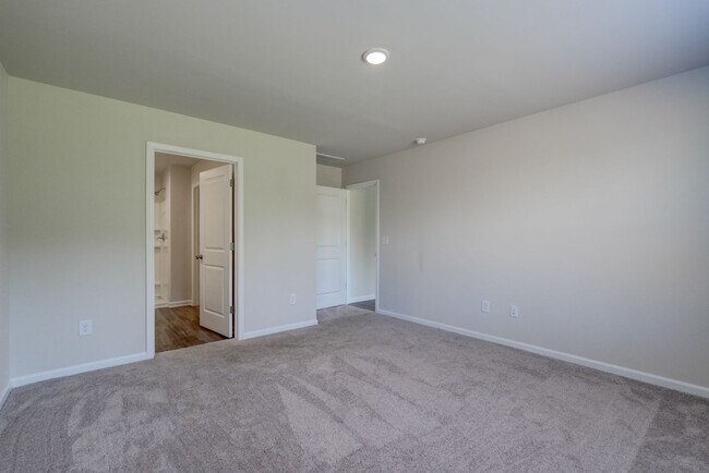 Building Photo - 220 Ingleby Rd