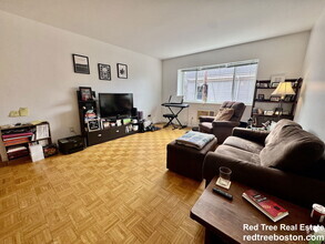 Building Photo - 2 Larose Pl