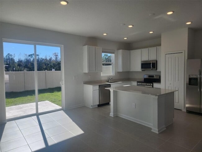 Building Photo - 2724 Skyline Lp