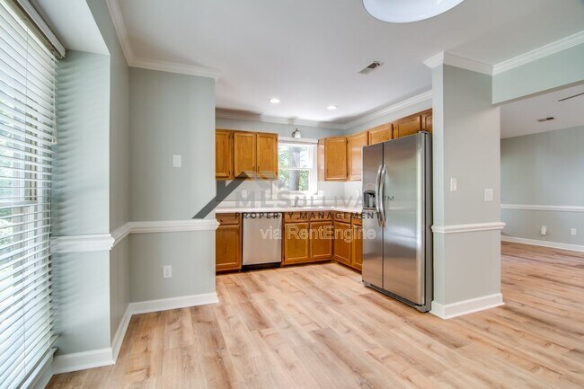 Building Photo - 5500 Fortunes Ridge Dr