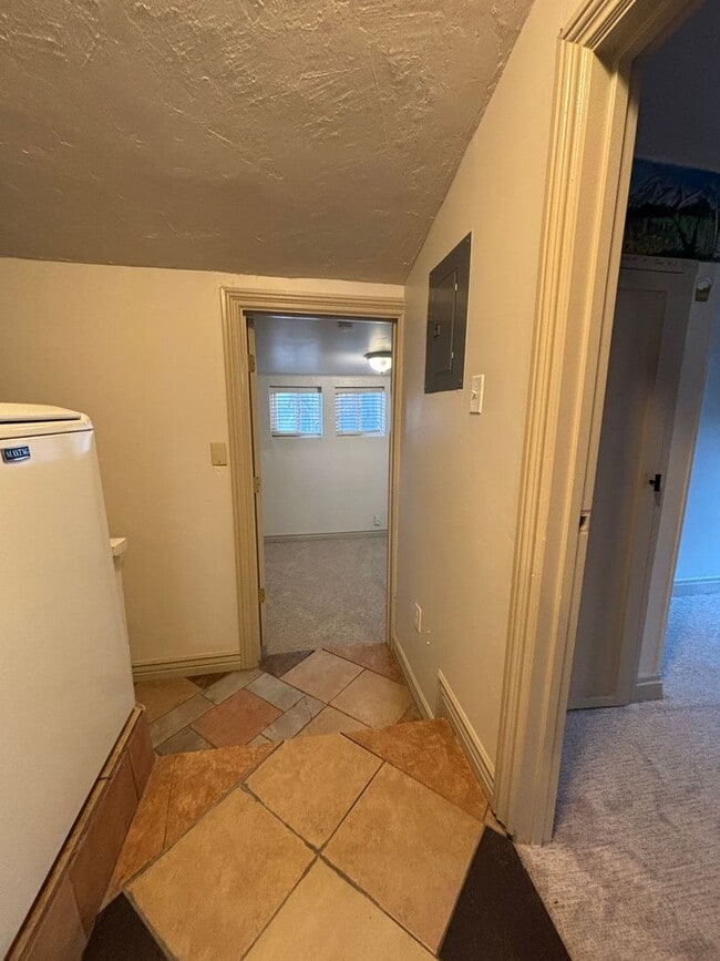 Building Photo - Salt Lake Cottage home 3 bed, 2 baths