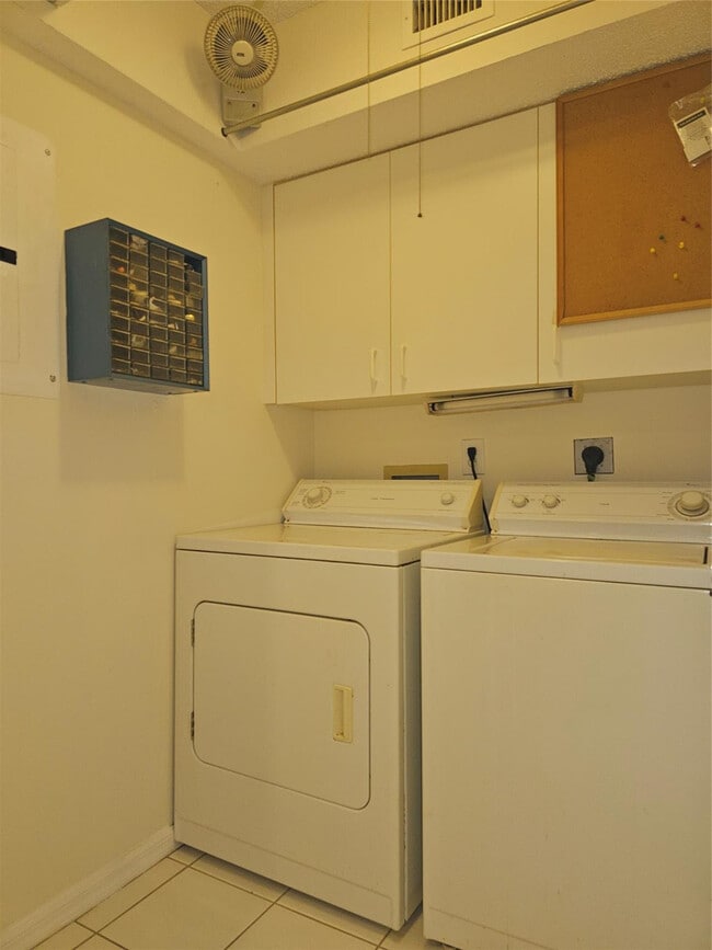 Building Photo - 7843 Granville Dr