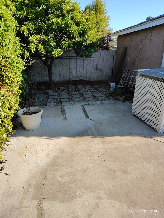 Building Photo - 4734 Allott Ave