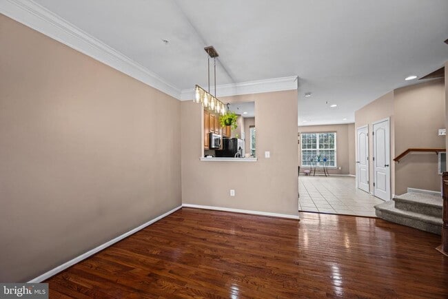 Building Photo - 735 Parev Way