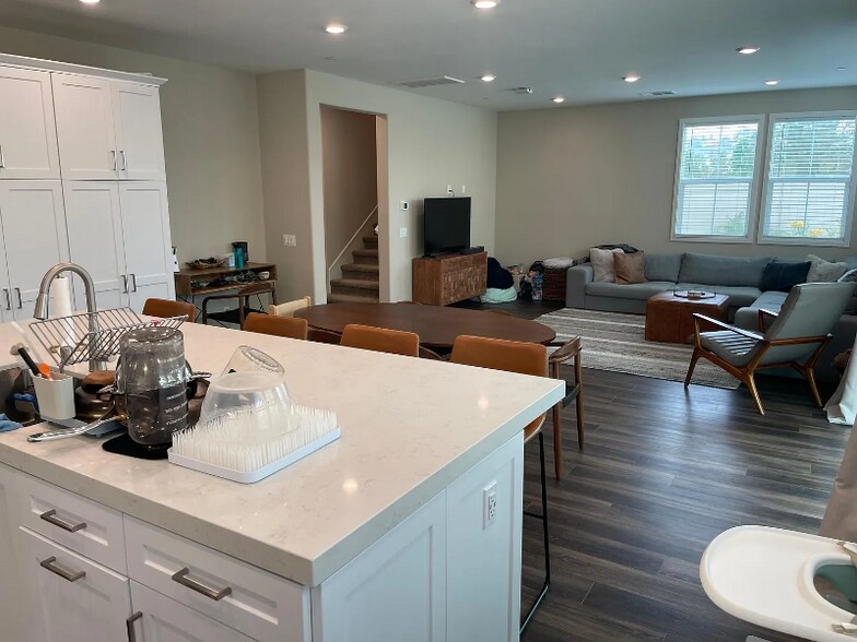 Building Photo - 6659 Encelia Pl