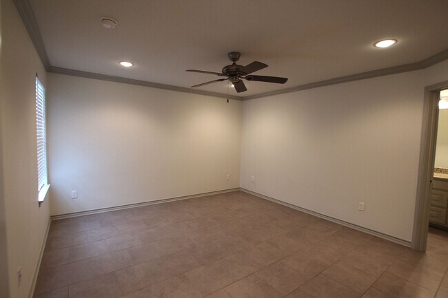 Building Photo - 6320 Villa Rosa Way