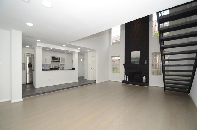 Building Photo - 5524 Beverly Hill St