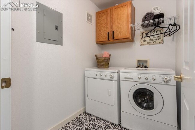 Building Photo - Maintenance free 2 bedroom, 2 full bath co...