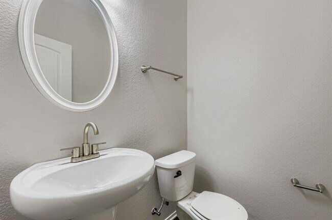 Building Photo - 1000 Sussex Way