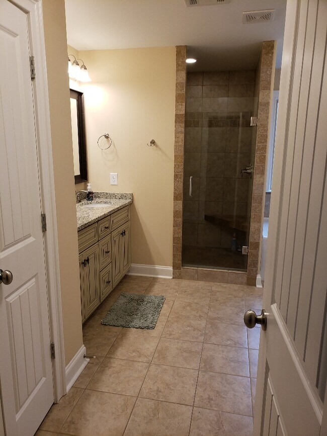 Building Photo - 972 Wheat Ridge Dr