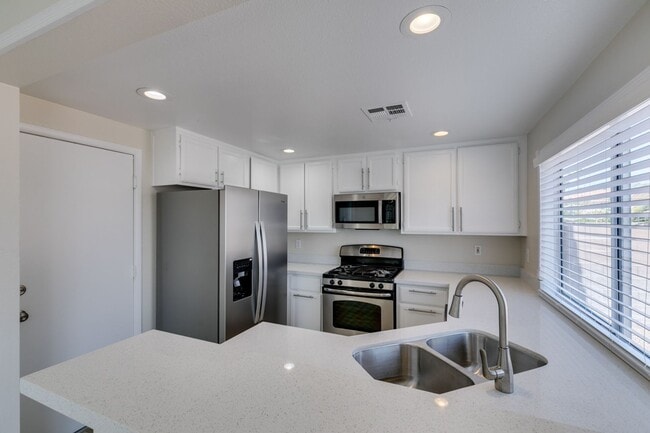 Building Photo - WHITNEY RANCH FRESHLY UPDATED 4 BEDROOM HOME WITH LARGE BACKYARD