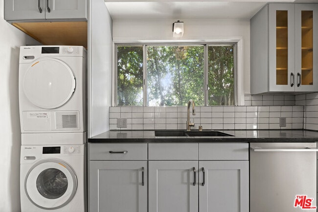 Building Photo - 1326 Londonderry View Dr