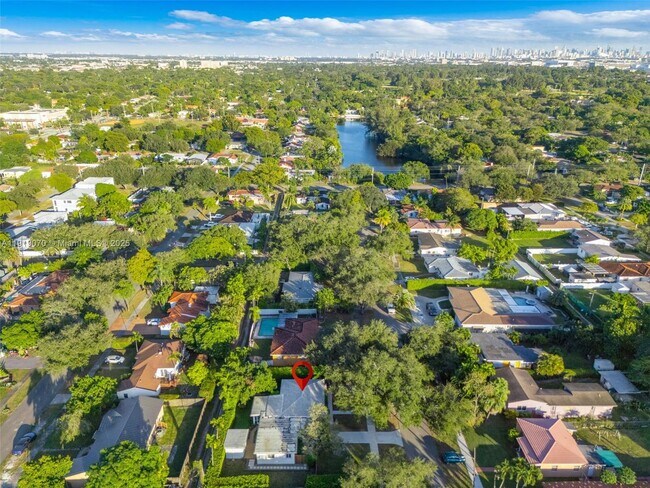 Building Photo - 333 Linwood Dr