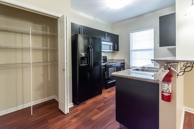 Interior Photo - Tenth & College Village