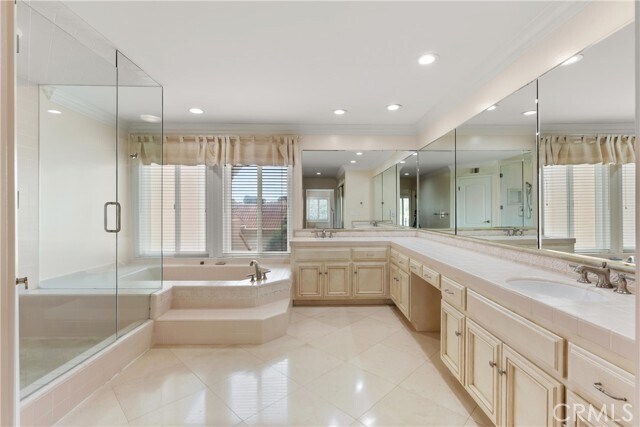 Building Photo - 6121 Greenbrier Dr