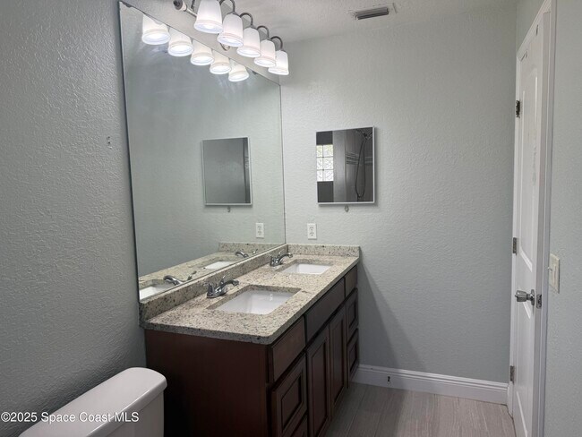 Building Photo - 189 Ocean Breeze Cir