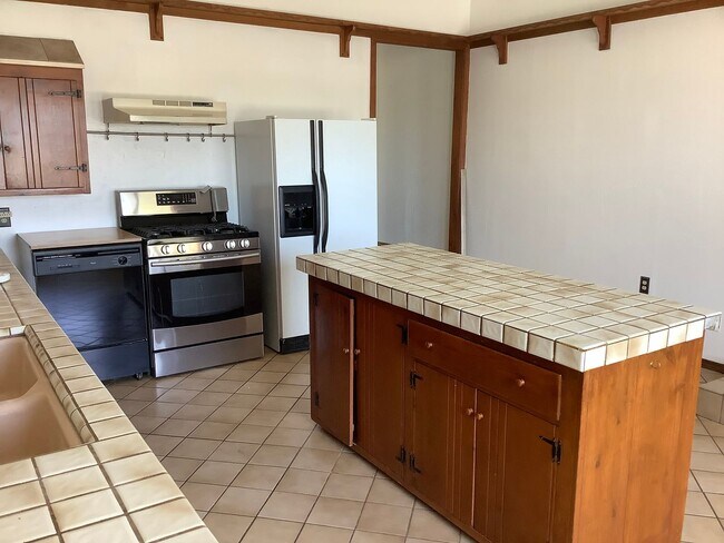 Building Photo - Sebastopol country property