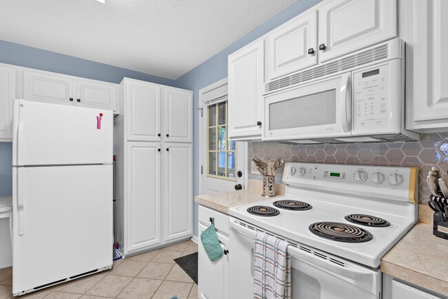 Building Photo - Furnished rental in Chapin