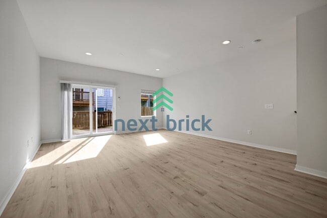 Building Photo - 3 Bed and 3 Bath Single Family Home is Available for Rent!