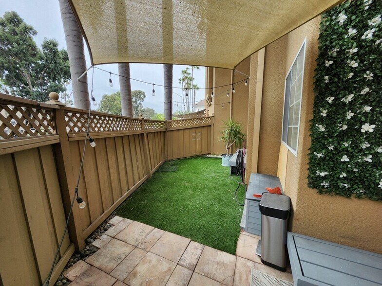 Building Photo - 5051 La Jolla Blvd
