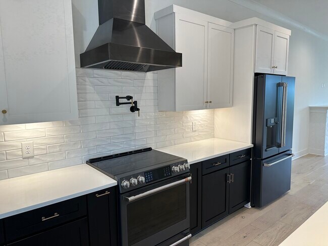 Building Photo - 704 Inspiration Blvd