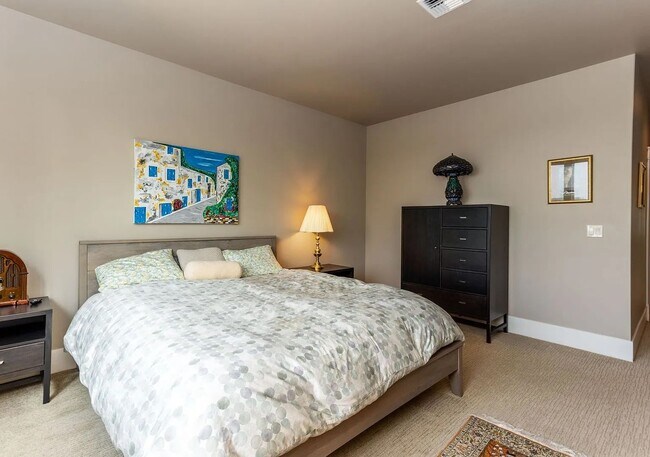 Building Photo - Spacious Tetherow Home with Community Amenities