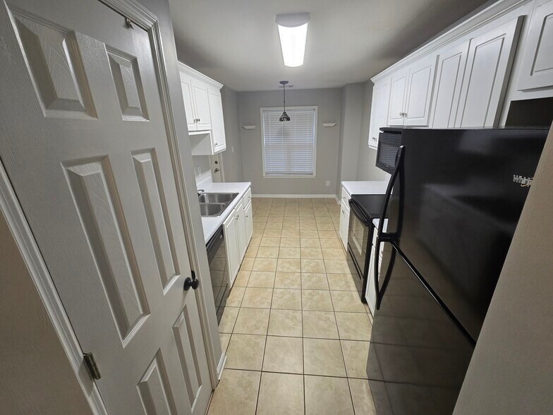 Building Photo - 3021 Brookhaven Way