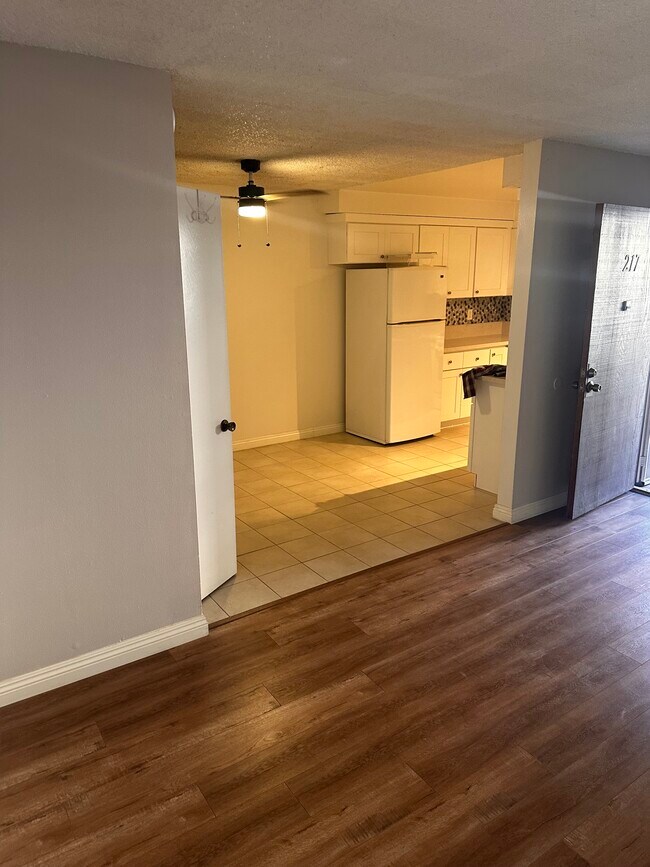 Building Photo - 2501 W Redondo Beach Blvd