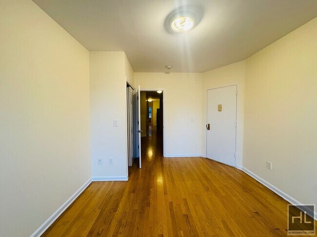 Primary Photo - AMSTERDAM AVENUE