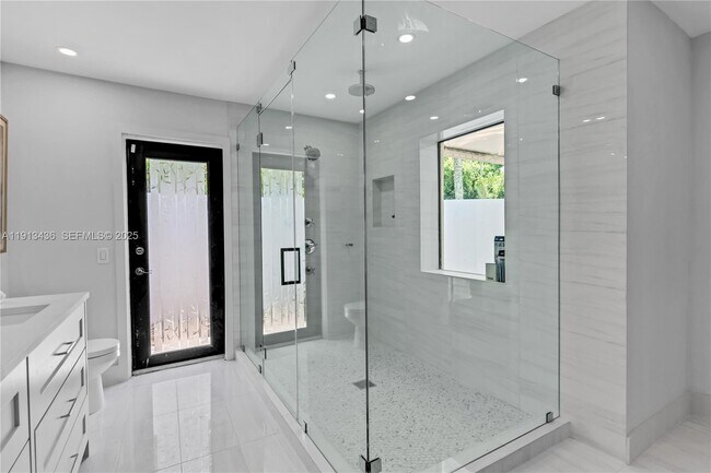 Building Photo - 6900 SW 136th St