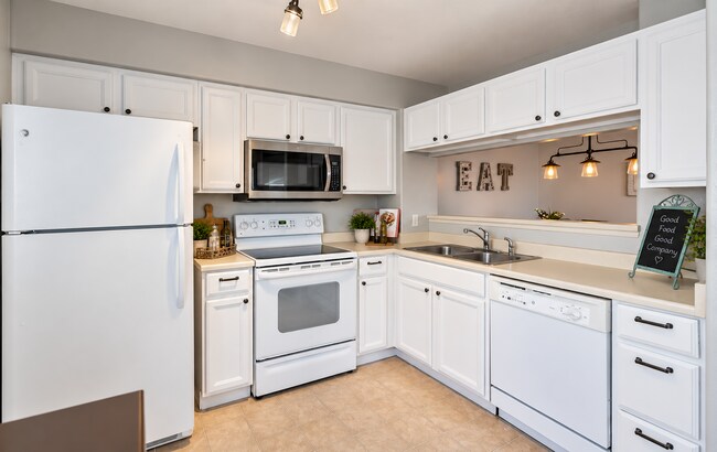 Building Photo - 5703 S Addison Ct