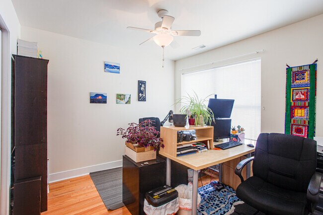 Building Photo - 309 Montrose St