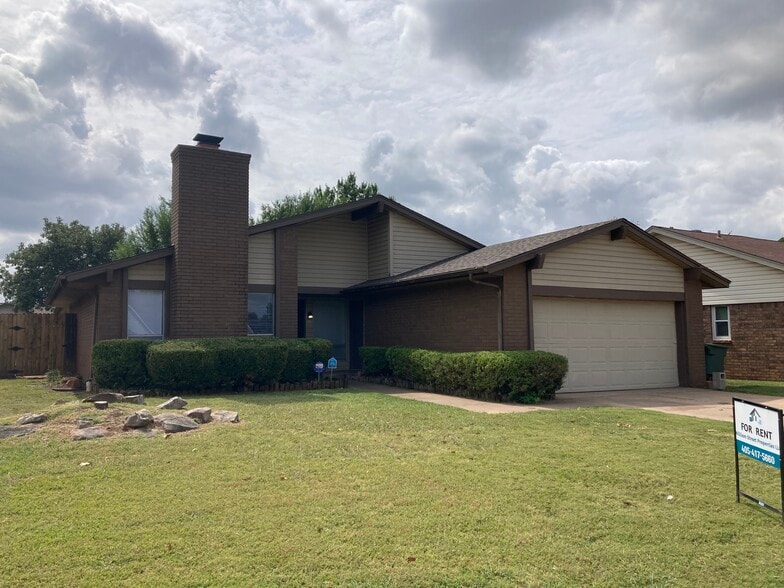 Primary Photo - 1400 Val Genes Rd