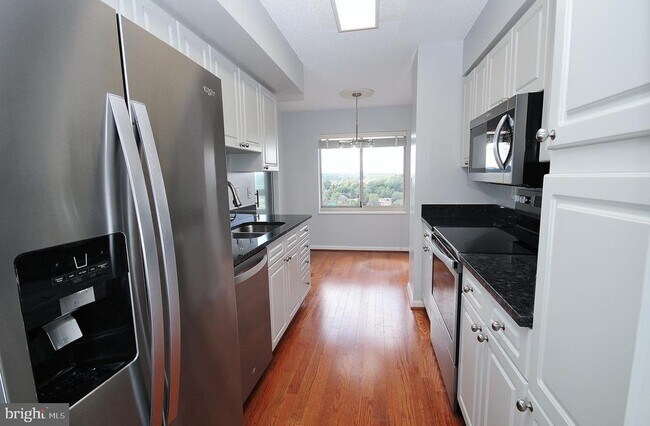 Building Photo - 2151 Jamieson Ave