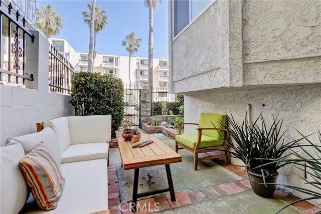 Building Photo - 425 S Catalina Ave