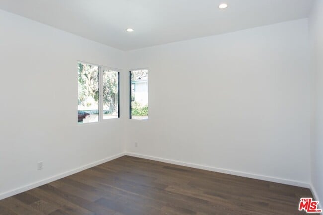 Building Photo - 13118 Dewey St