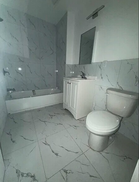 Building Photo - 25 Riverview Pl