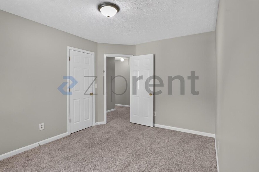 Building Photo - Unit
