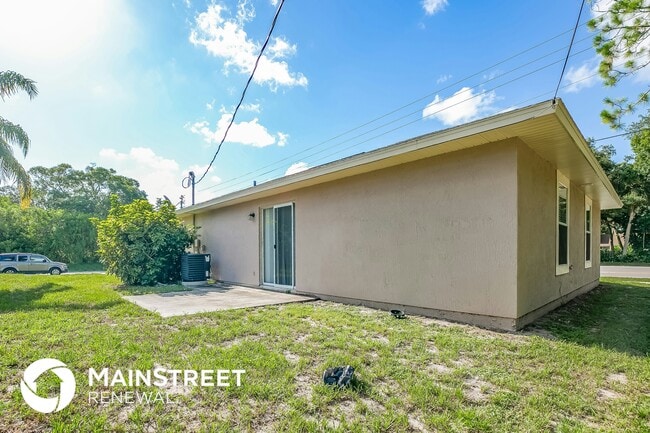 Building Photo - 13 43rd Ct